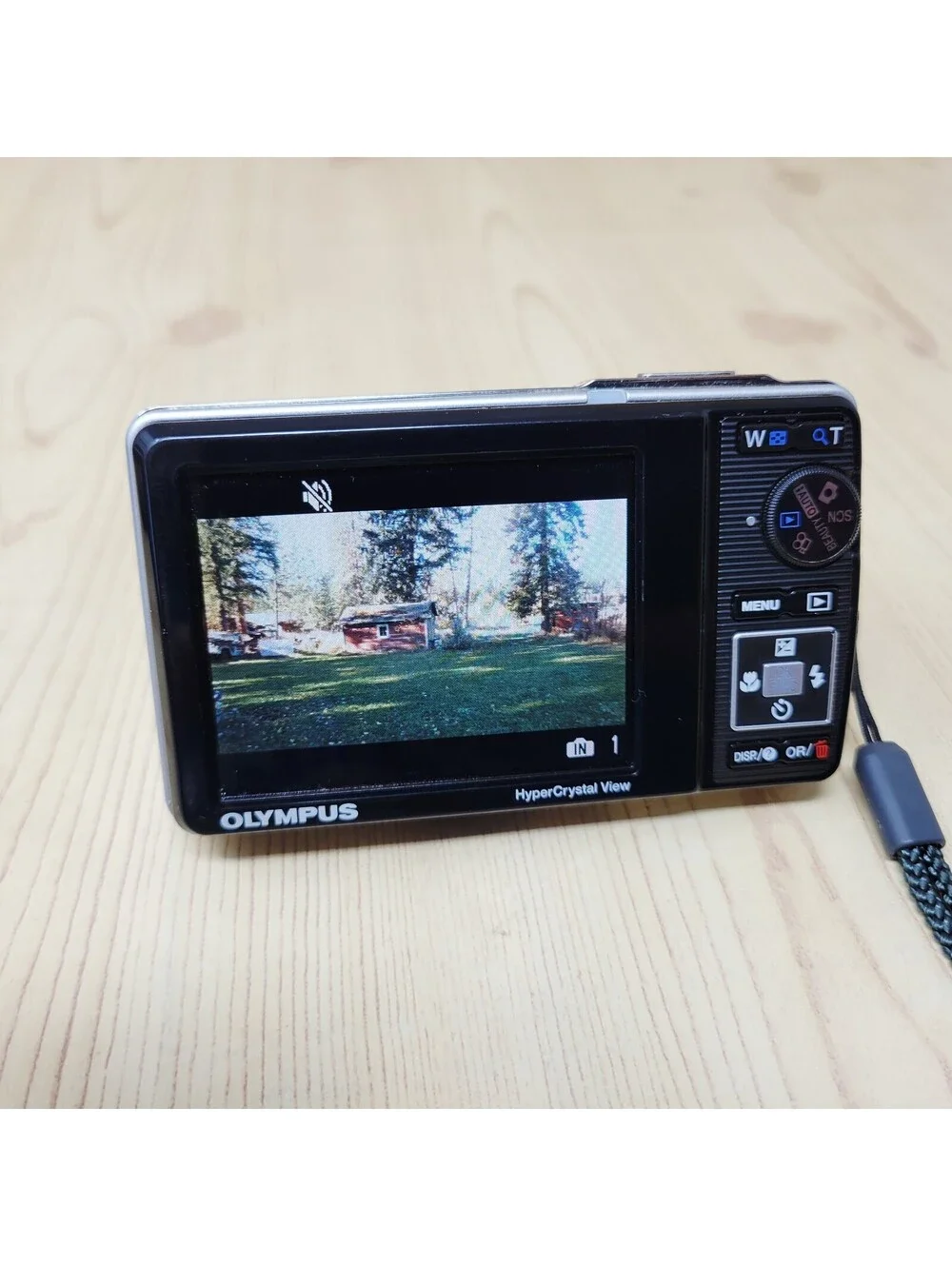 Olympus Stylus 7010 12.0MP Silver Digital Camera with Charger NO SD CARD WORKS!